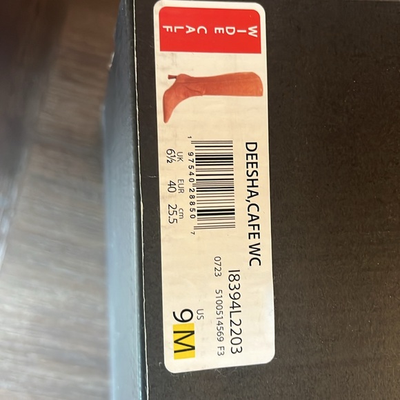 Naturalizer dress heel boots, size 9 wide-calf tan suede boots. - Picture 7 of 9